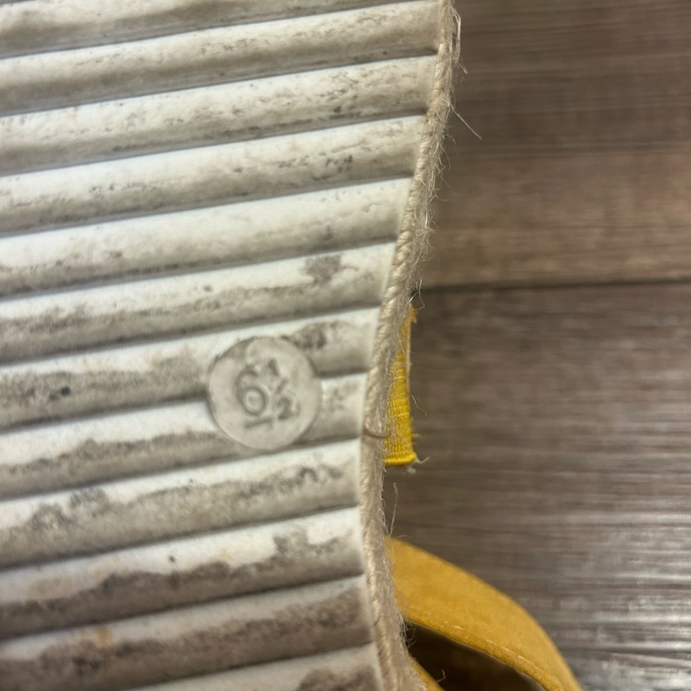 Universal Thread Goods Sandals - Picture 5 of 5